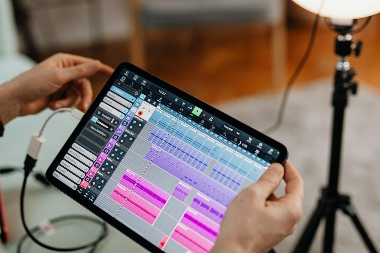 Garageband. Photograf: www.kaboompics.com - https://www.pexels.com/da-dk/@karola-g.